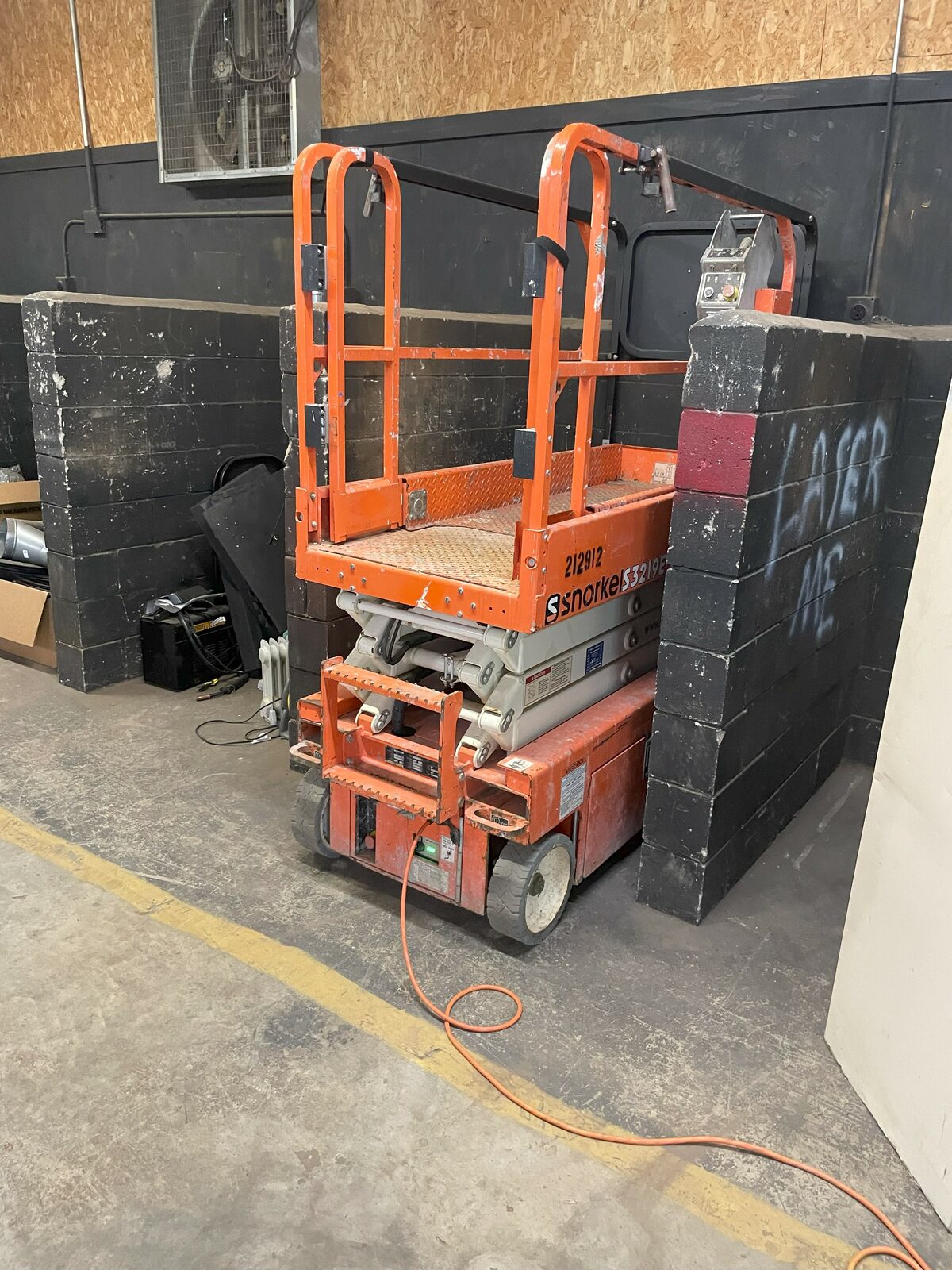 Snorkel Scissor Lift